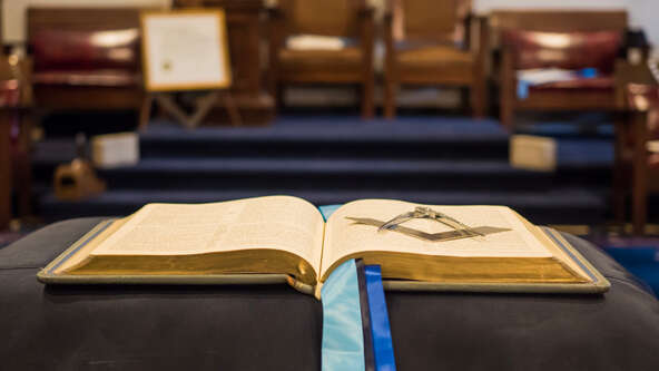Learn what happens at a Masonic funeral, from traditions and attire to how non-Masons can attend. Discover what to expect at this meaningful ceremony.