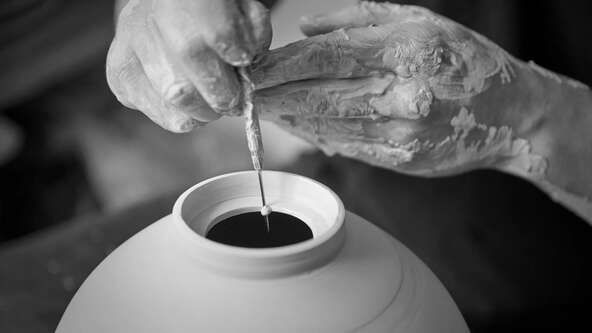 Meet the Portland, Oregon, artists who craft unique glass and clay urns, featured in the Solstice Urns collection at Afterall’s Memorial Store.

