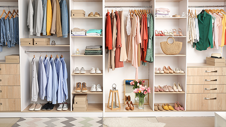 Deciding what to wear to a funeral is more challenging in the spring or summer. You want to avoid being distracted by uncomfortable clothing for the weather yet remain respectful of the occasion and the surroundings. To help you prepare, we put together eight quick tips on what to wear to a warm-weather memorial.