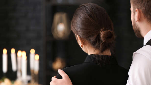 From deathbed visits to funeral services and estranged relationships, here’s a warm, practical etiquette guide for supporting others through grief and loss.