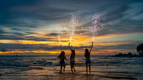 Discover 17 great ideas for what to bring to a celebration of life. From DIY tributes to personalized ones, these offer comfort and honor the memory of a loved one.