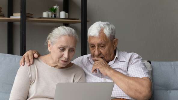 Discover 12 thoughtful ways to plan a virtual funeral. Learn how livestreams, memorial videos, and digital keepsakes can help you honor a loved one from anywhere.