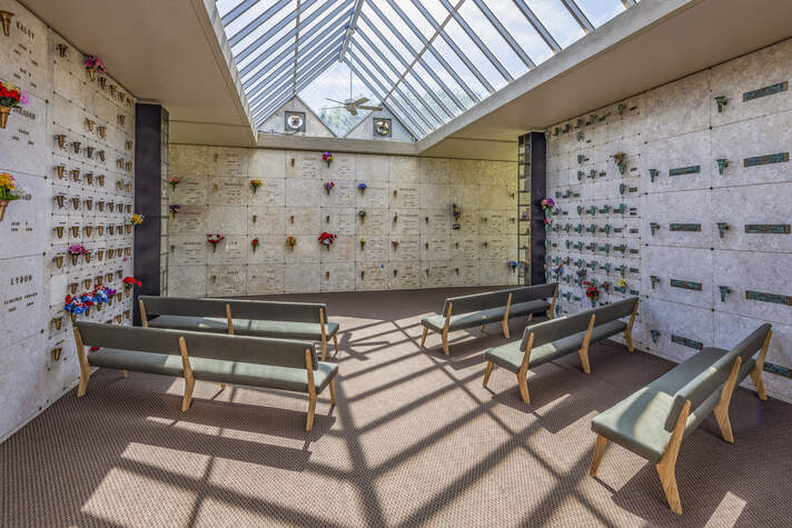 Glen Oaks Memorial Park, mausoleum