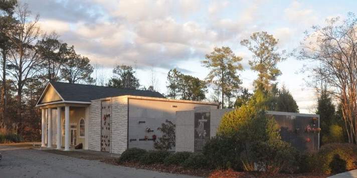 Woodridge Memorial Park, mausoleum