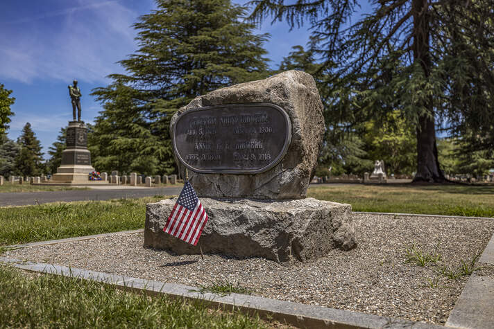 Chico Cemetery, monuments