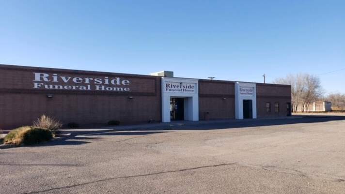 Riverside Funeral Home Exterior