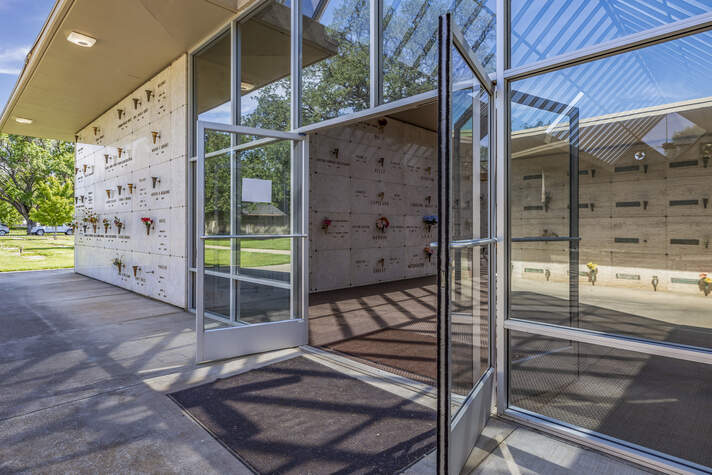 Glen Oaks Memorial Park, mausoleum