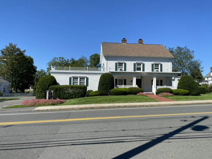 Beers and Story Belchertown, exterior