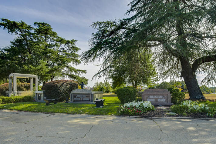 Greenlawn Memorial Park, gardens