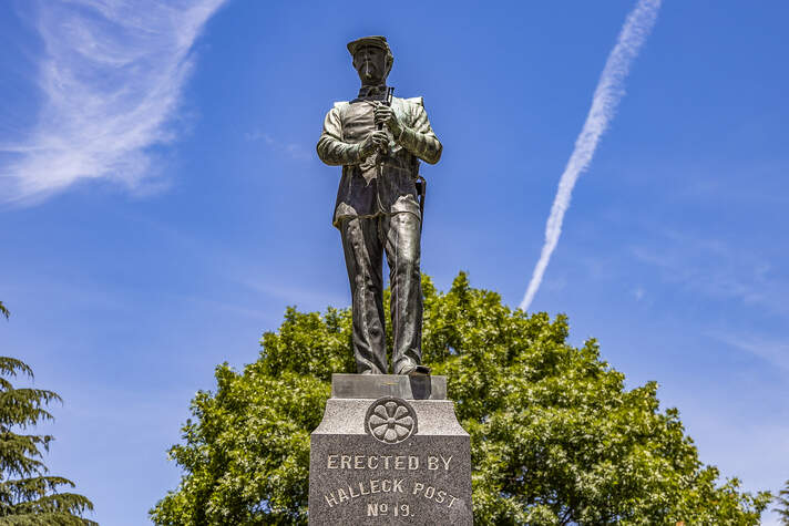 Chico Cemetery, monuments