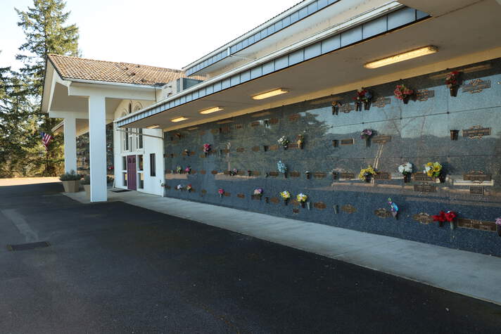 Springfield Memorial Gardens, mausoleum exterior