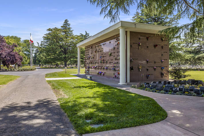 Chico Cemetery, niches