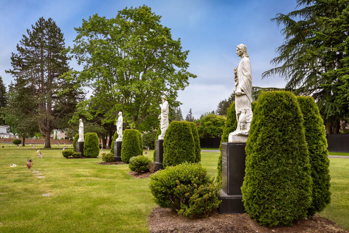 Restlawn Memorial Park, monuments