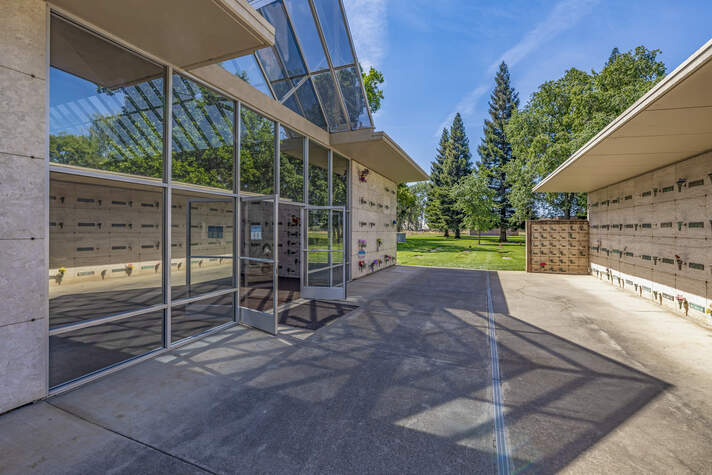 Glen Oaks Memorial Park, niches