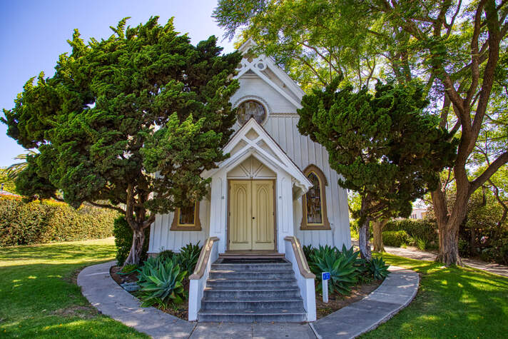 McDermott-Crockett & Associates Mortuary, exterior