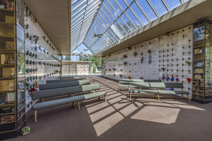 Glen Oaks Memorial Park, mausoleum