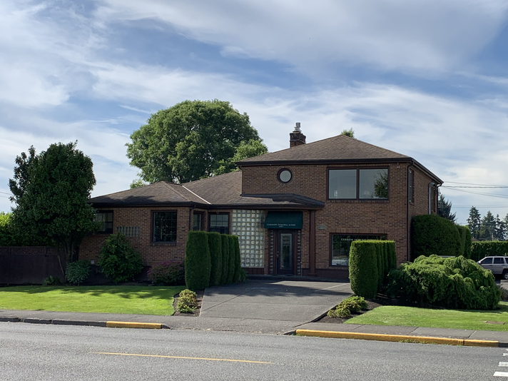 Curnow Funeral Home Sumner, exterior