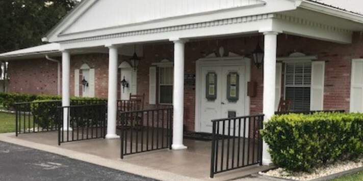 Akin Davis Funeral Home, exterior
