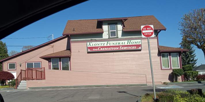 Klontz Funeral Home, exterior